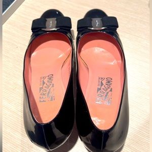 1 pair of original beutiful Ferragamo shoes in perfect condition